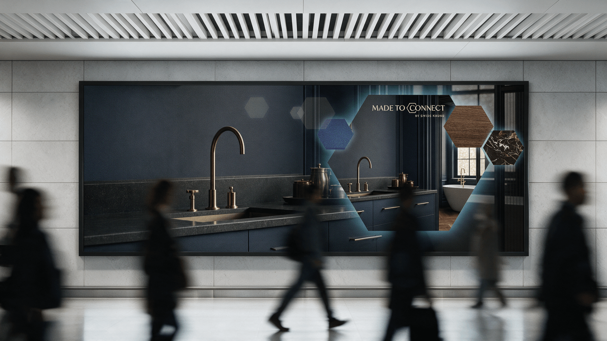 Plakat „Made to Connect“ in einer U-Bahn-Station: eine dunkelblaue Küche und Sechsecke mit Holz- und Marmordekoren, davor gehen Menschen vorbei.