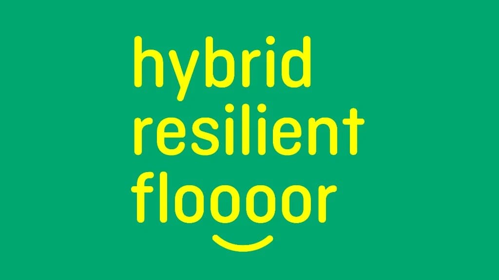 Der Kategoriename „hybrid resilient floooor“ in Gelb auf kiwi now Grün, darunter ein gezeichnetes Lächeln