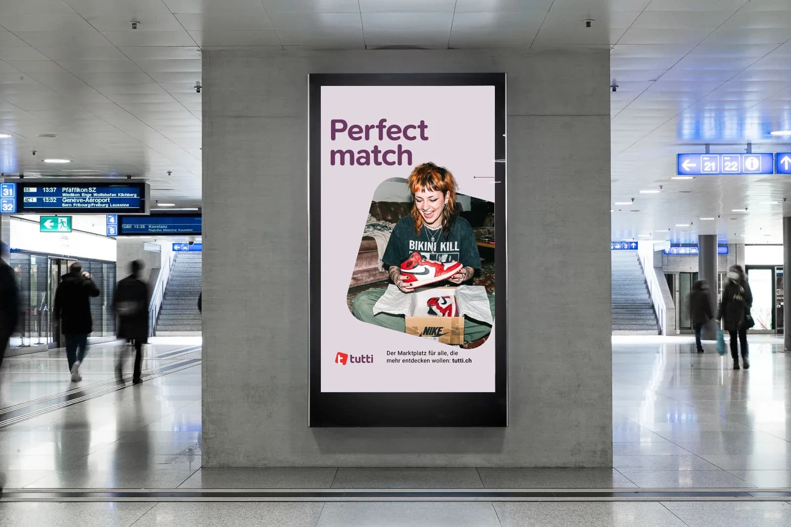 Digital poster for tutti with “Perfect match” in a station concourse